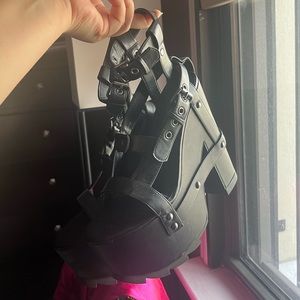 YRU Nightcall Platforms